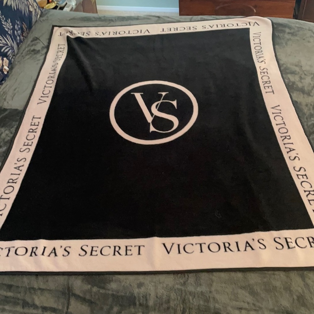 Victoria’s Secret blanket / throw
